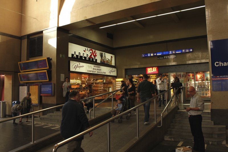 Fichier:Gare-cornavinIMG 0211.jpg
