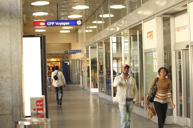 Fichier:Gare-cornavinIMG 0216.jpg