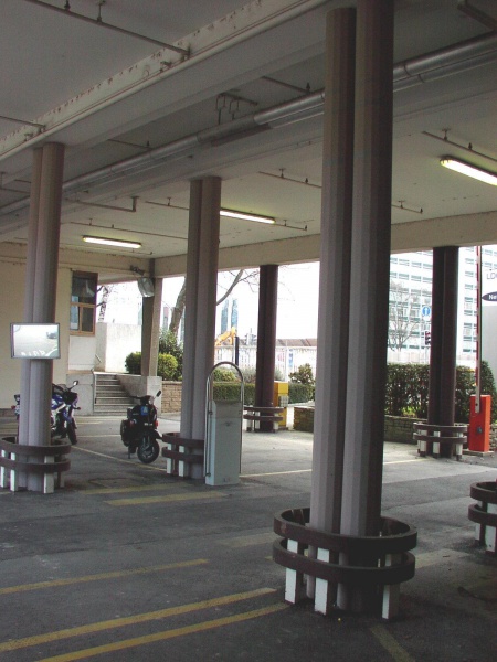 Fichier:VGE Acacias43 SMS inconnu 200303 BritishAmericanTobaccoMediaMarkt 25.jpg