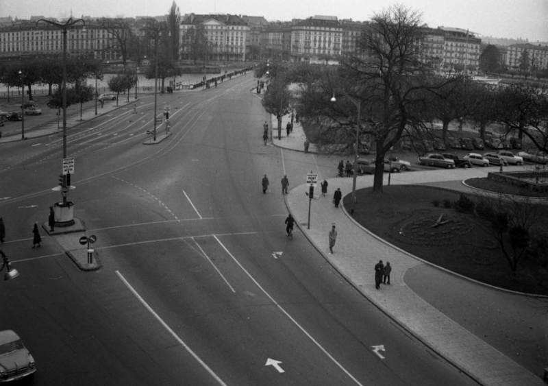 Fichier:1956-dimanche sans voiture.jpg